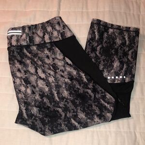 Reebok L Black Gray Light Reflective Crop Athletic Leggings